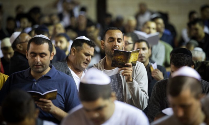 הזוי: אישר אמירת קדיש ופוטר מעבודתו