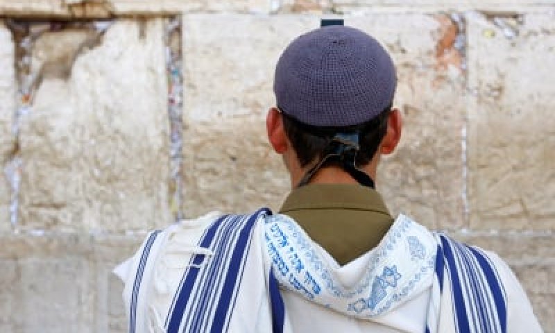 SMS: מה עדיף חרדים או דתיים לאומיים? אף אחד מהם