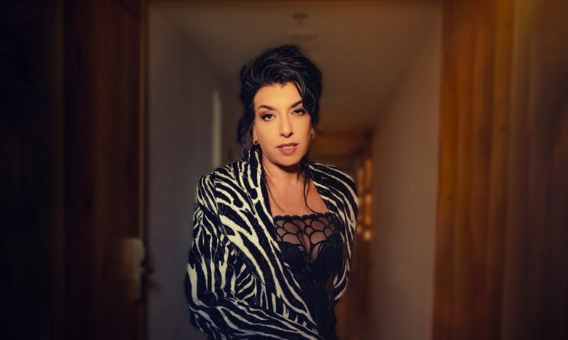 דיקלה בסינגל חדש ומיוחד: "לבד"