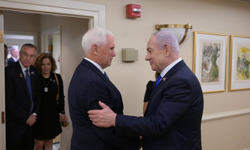 לפני הנאום: נתניהו נפגש עם סגני הנשיא לשעבר