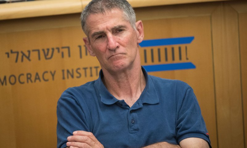 יאיר גולן נגד טרופר: לחלץ אותו מכוכב הלכת בו נמצא