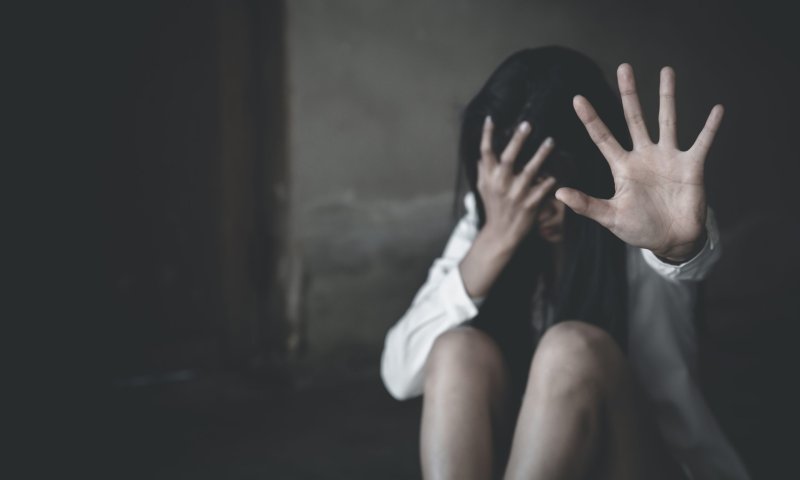 אישום חמור: מנהל ביצע עבירות מין בתלמידיו