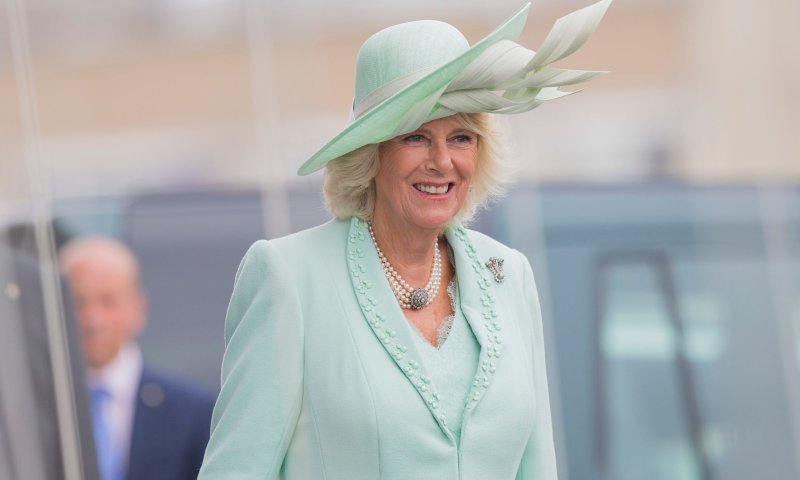 בעקבות זיהום בחזה: המלכה קמילה בהשגחה רפואית