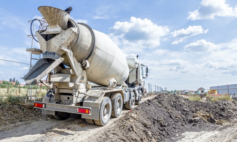 חטיפה ושוד: השתלטות על משאית בטון בלב ירושלים