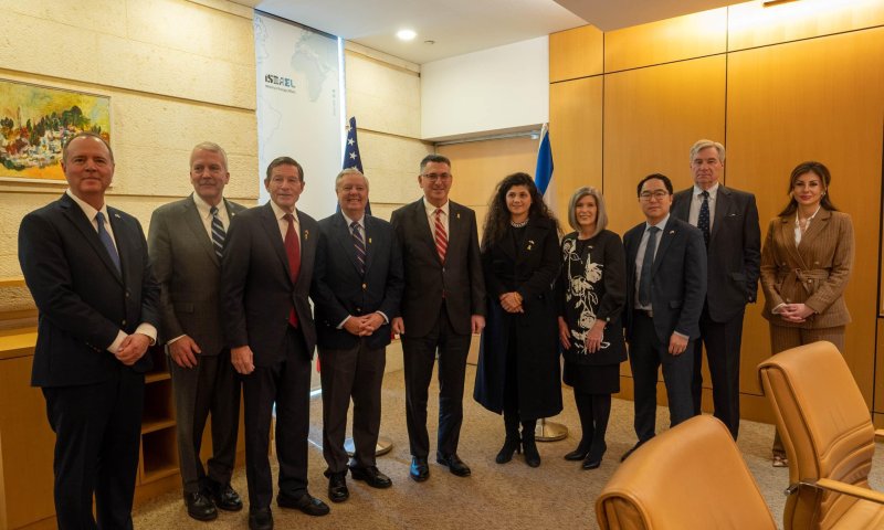 סער: "יש התפתחויות מדאיגות בפרויקט הגרעין האיראני"