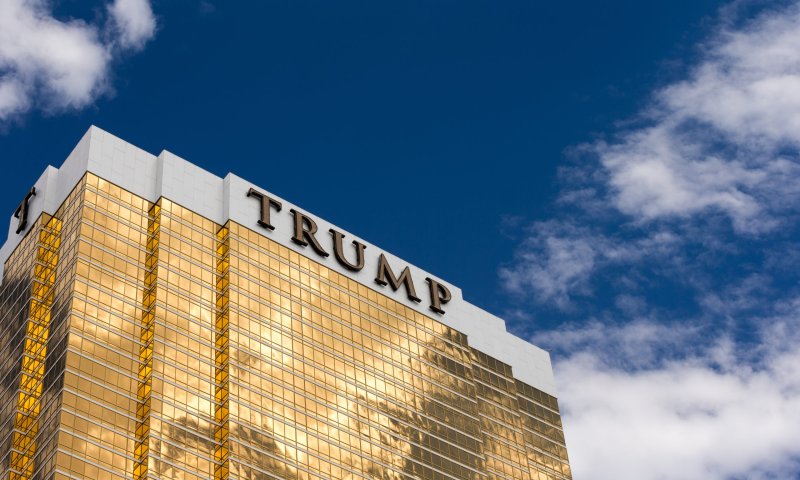 רכב התפוצץ סמוך למלון טראמפ: מתחזק החשד לאירוע טרור