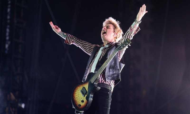 הקהל הריע: להקת גרין דיי תומכת בפלסטין בפסטיבל הבינלאומי