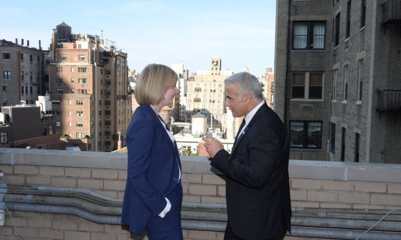 בריטניה שוקלת להעביר את השגרירות לירושלים