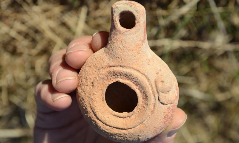 אם ובתה גילו בבית שאן נר שמן מתקופת יהודה המכבי