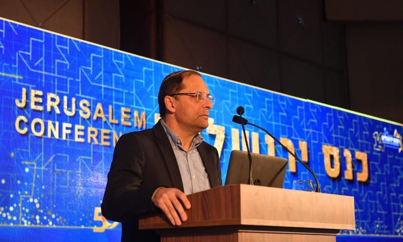 "האם יש סיכוי לאהבה בין הנוער הדתי לגמרא?"