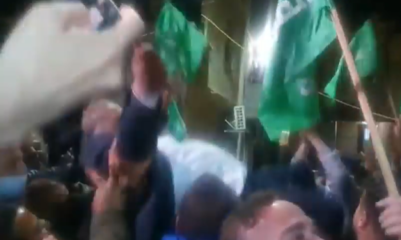 בדרך לכנסת: צפו בחגיגות בביתו של מנסור עבאס