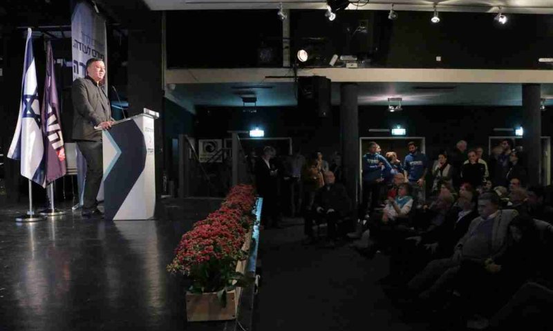 גבאי: "לחתונה של גנץ ונתניהו &ndash; גם סמוטריץ יגיע"