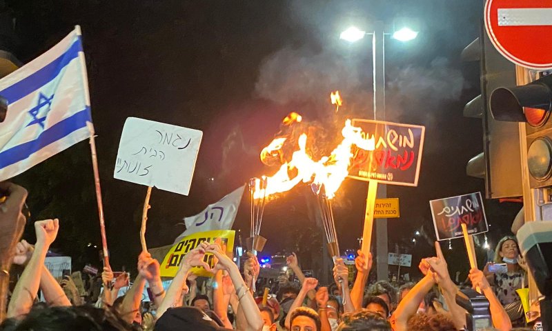 הפגנת השמאל: התיזו גז פלפל כנגד קצין משטרה
