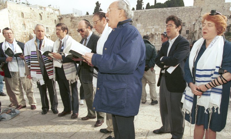 הקונסרבטיבים יאשרו קבלת לא-יהודים לבתי הכנסת