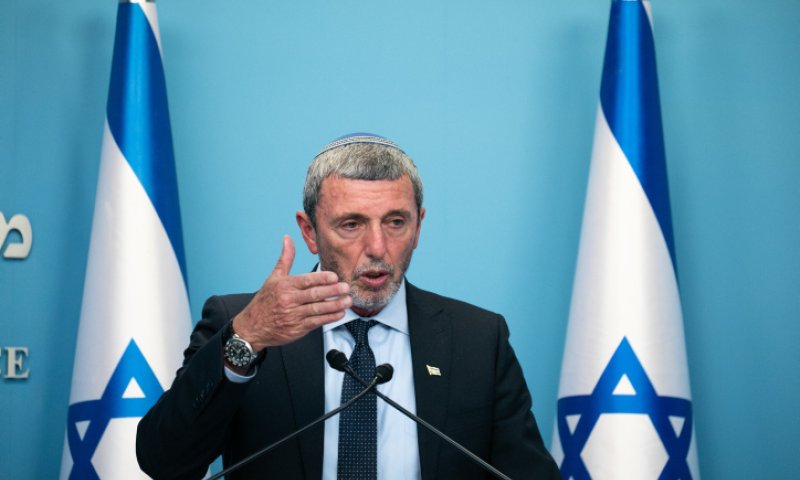 שר החינוך: "עובדים על חזרה מדורגת כל העת"