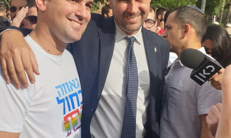 קריאות בוז לשר המשפטים הנכנס במצעד הגאווה