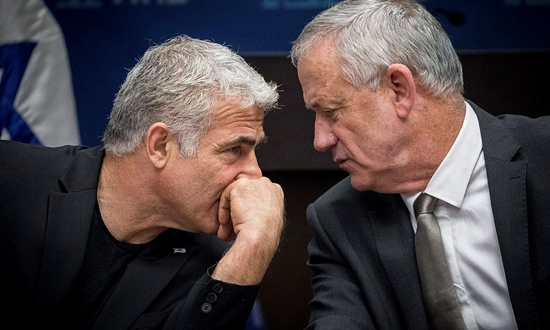 בני גנץ לאדמו"ר חרדי: "יאיר לפיד מתנהג טוב יותר"