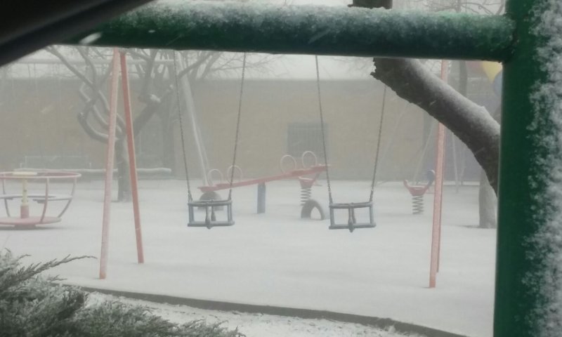 שלג החל לרדת בירושלים; גוש עציון צבוע בלבן