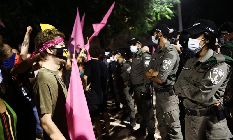 המחאה נמשכת: עימותים בין שוטרים ומפגינים בת"א