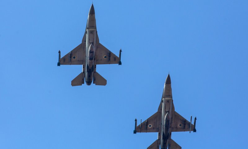 צה"ל תקף מטרות חמאס וחיזבאללה בלבנון: "הפרת ההבנות"