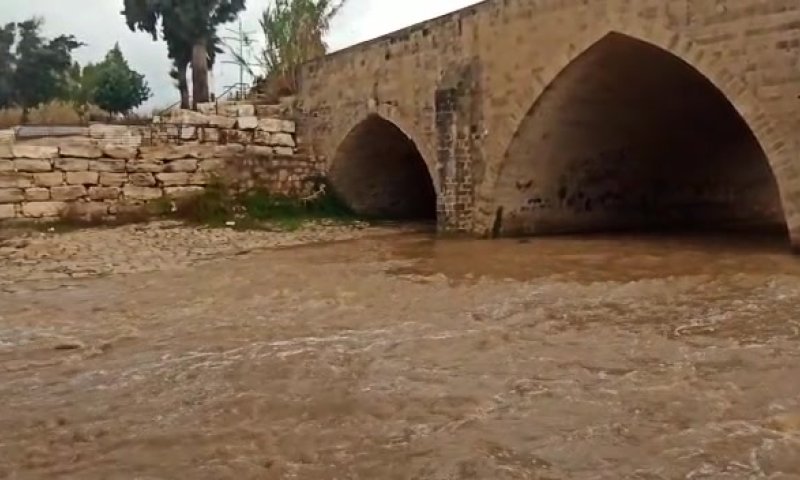 צפו: זרימה חזקה בנחל לכיש באזור גשר עד הלום