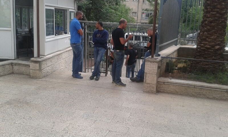 באמצע הבגרות באנגלית: בלשים פרצו לישיבה לצעירים