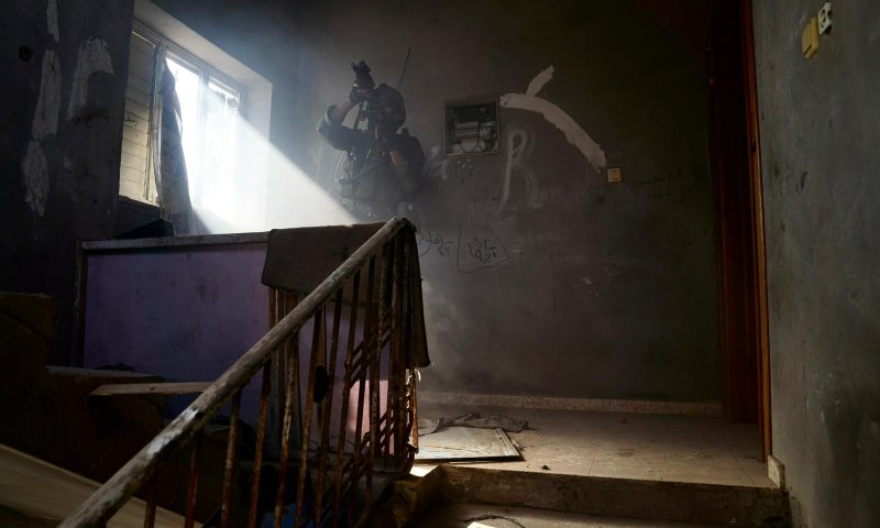 צפו: לוחמי הקומנדו פשטו על משרדים של בכירי חמאס