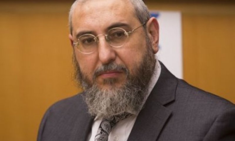 "מדובר ברב אורתודוקסי עם זכויות רבות בעולם התורה"