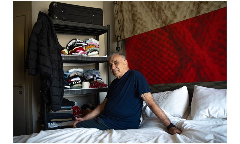 חיים בתוך מזוודה: המפונים הותיקים יוצאים לאור