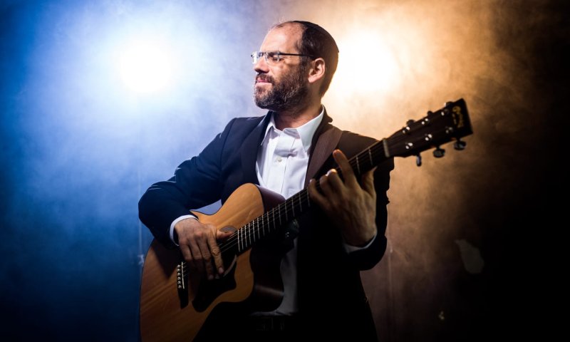 ערב ל"ג בעומר אהרן רזאל משחרר להיט של רבי שמעון