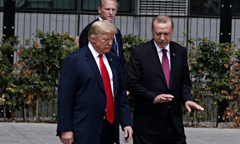 טראמפ: "אהרוס את כלכלת טורקיה אם תפגע בכורדים"