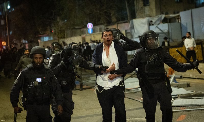 שלום ואחדות: החרדים צריכים ללמוד מאדמו"רי בית רוז'ין