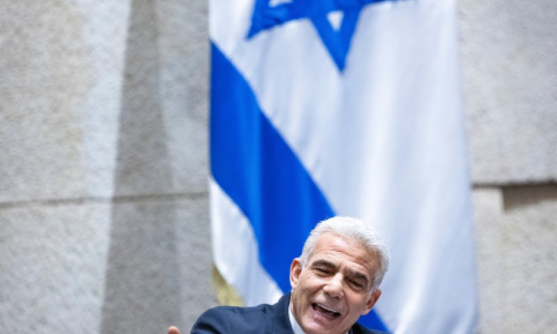 לפיד לנתניהו: מי ששלח בריונים לא יתן לי הרצאות