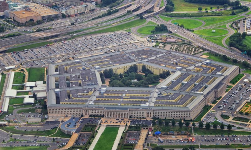 דיווח: זו החשודה בהדלפת המסמכים המסווגים של הפנטגון