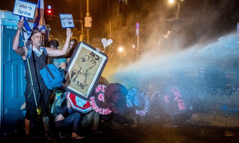 עדות; שילמו לי שאתחזה לאיש ימין ואתקוף. האזינו: