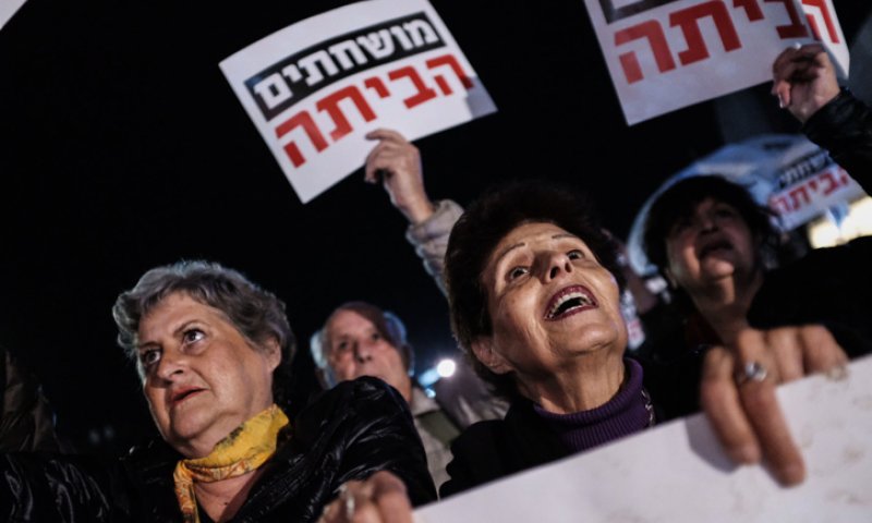 קצר על הפרשה | לבוא במגע עם אנשים מושחתים?