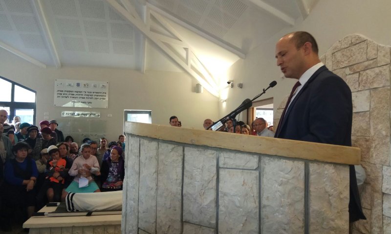 מאות בהלווית הרב רוזן &bull; בנט: "יכולים להיות גאים בו"