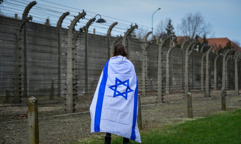 שידור חי: אלפי משתתפים במצעד החיים בפולין