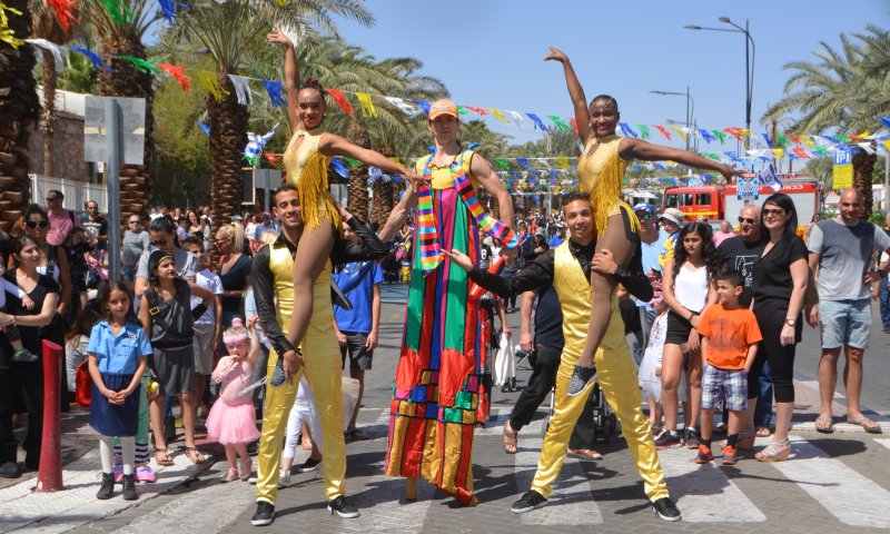 תחפושות, רעשנים ושלל מפורסמים | פורים 2023