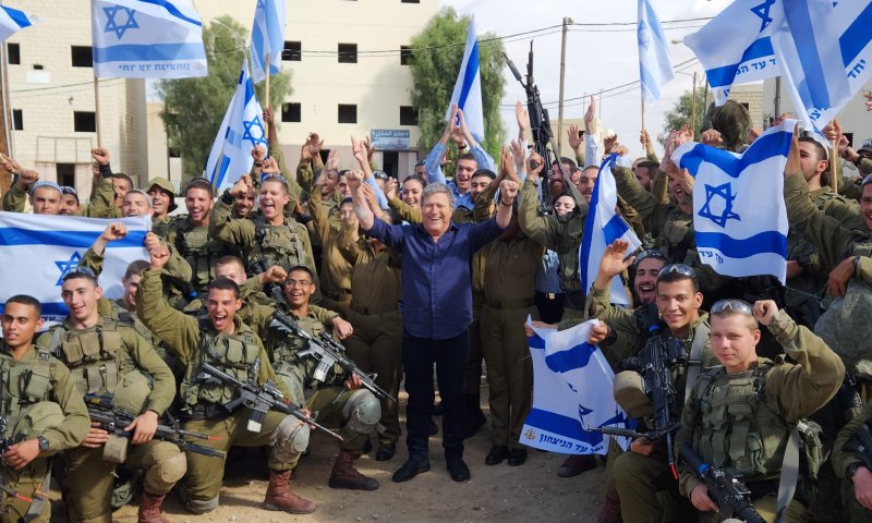 בצל המלחמה: יהורם גאון מחדש את "לא תנצחו אותי"