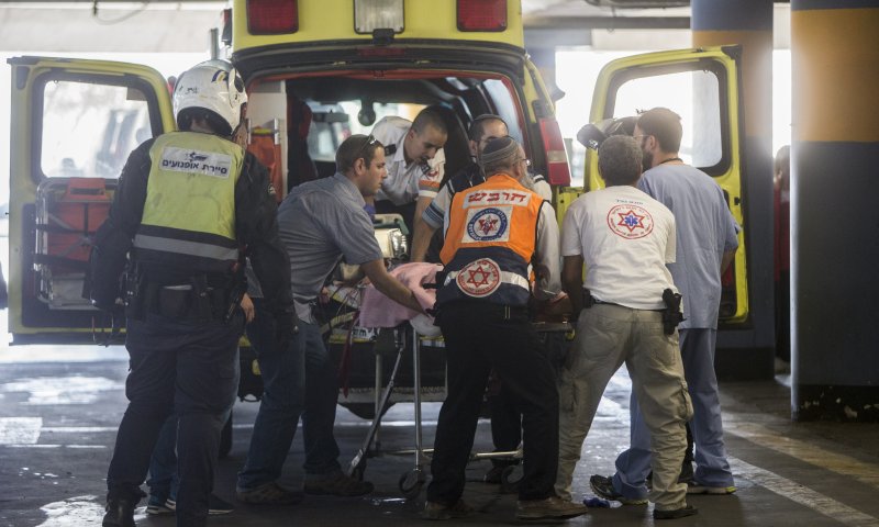 תינוקת איבדה הכרה בגן שעשועים; מצבה קשה