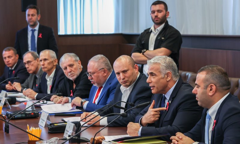 עוד לפני השבעת הממשלה: בנט מודיע על התפטרות