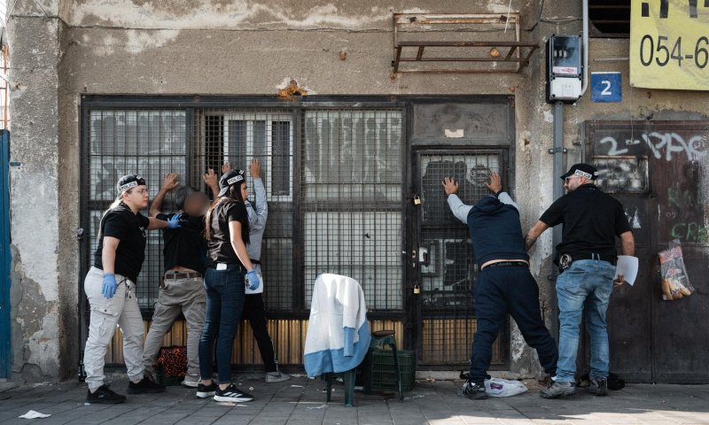 באמצעות סמויים: רשת ענק של סחר בסמים נתפסה בת"א. צפו במעצרים