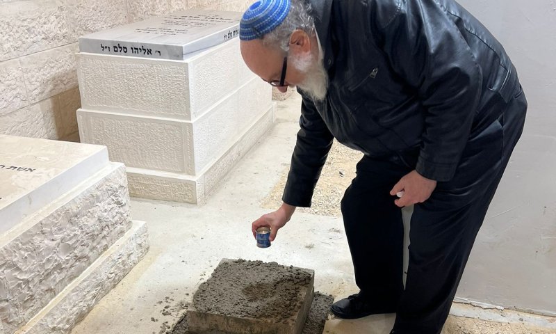 הצעד האצילי של פולארד, אחרי העלייה לקבר אישתו