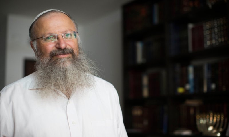 הרב שמואל אליהו: לחזק את מוסדות מערת המכפלה