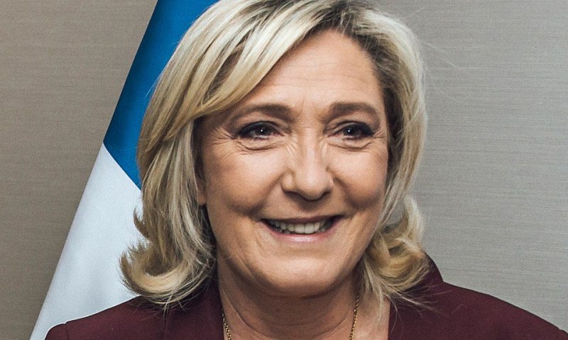 דרמה בצרפת: מועמדת הימין הקיצוני הורשעה במעילה