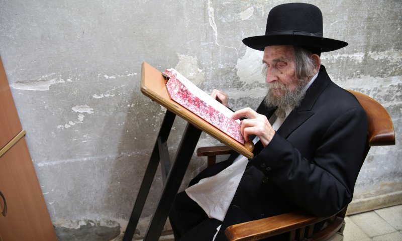 ריבלין: ״תפילותיי נתונות לשלומו של גדול הדור"