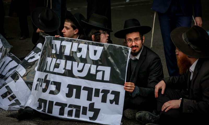 חקירה נגד שוטרת שבעטה במפגין נגד חוק הגיוס