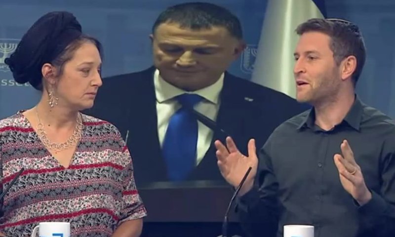 "רוב הכותבים במקור ראשון קוראים לנתניהו לפרוש".צפו