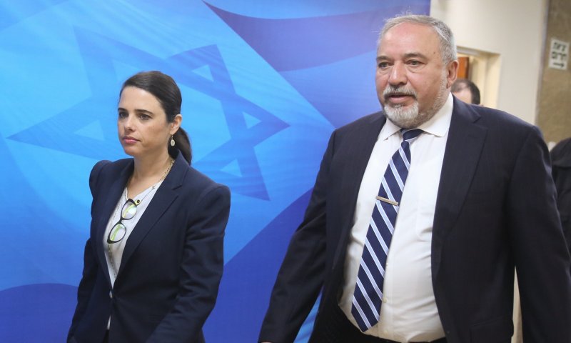 מאמץ אחרון לשכנע את ליברמן לחבור לממשלת ימין